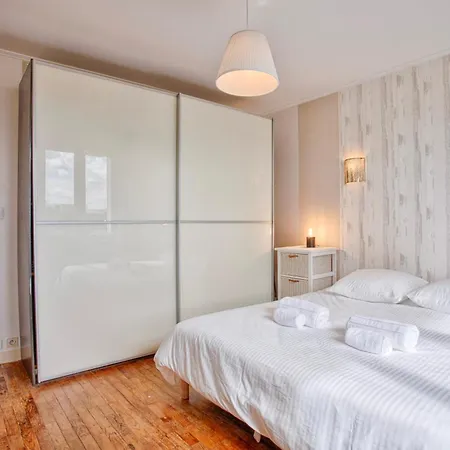 Appartement Cosy - Tram & Commerces A Pieds - Lumineux